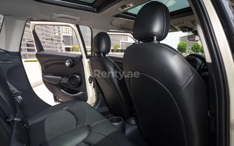 Dubai'de kiralık Mini Cooper S (Beyaz), 2020
