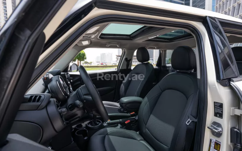Dubai'de kiralık Mini Cooper S (Beyaz), 2020