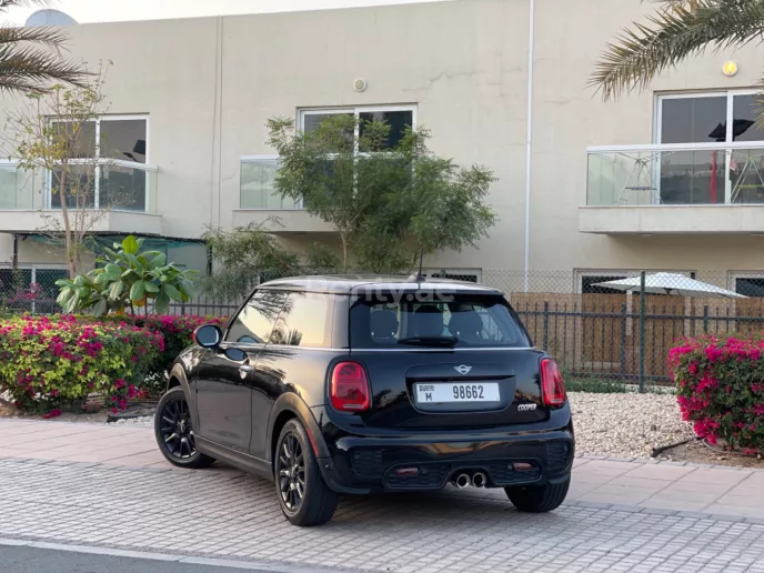 Mini Cooper (Negro), 2019 para alquiler en Dub&aacute;i