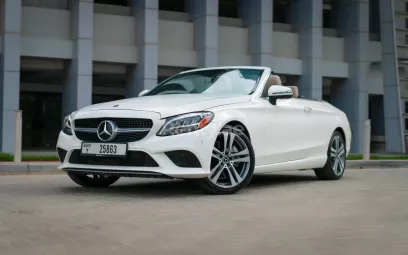 Mercedes C300 cabrio (Bianca), 2021 in affitto a Abu Dhabi