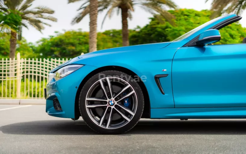 إيجار بي ام دبليو 430i كابريو (أزرق), 2020 في أبو ظبي