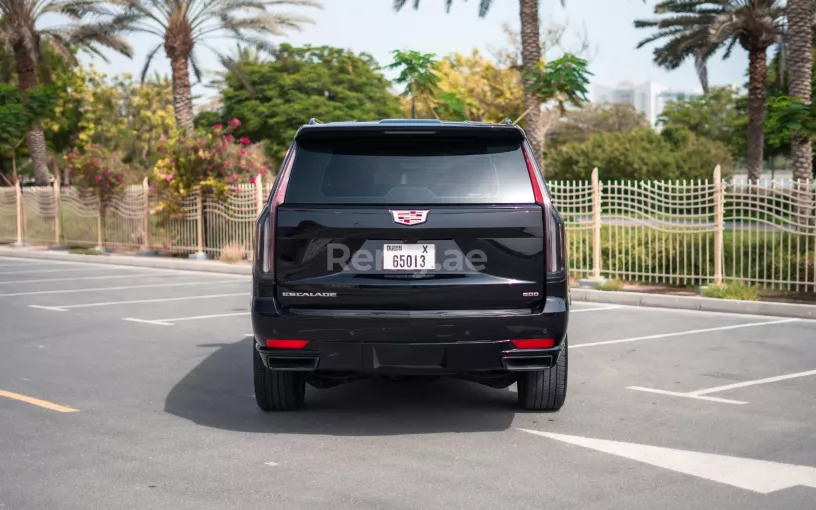 Cadillac Escalade XL (Negro), 2021 para alquiler en Abu Dhabi