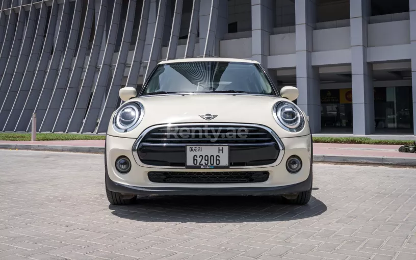 Mini Cooper S (Wit), 2020 te huur in Abu Dhabi