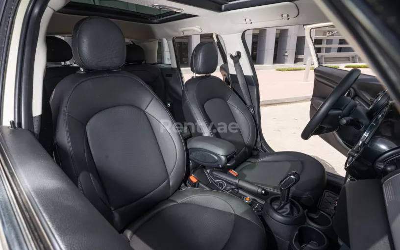 Mini Cooper S (Wit), 2020 te huur in Abu Dhabi