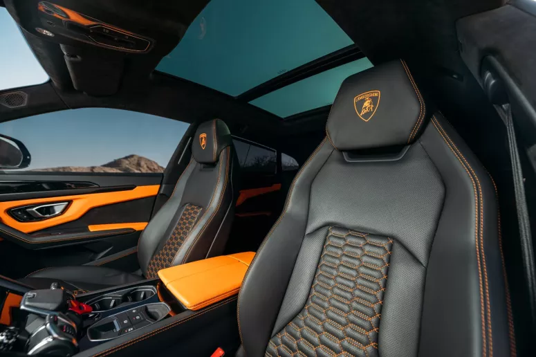Lamborghini Urus (Gris Oscuro), 2022 para alquiler en Dub&aacute;i