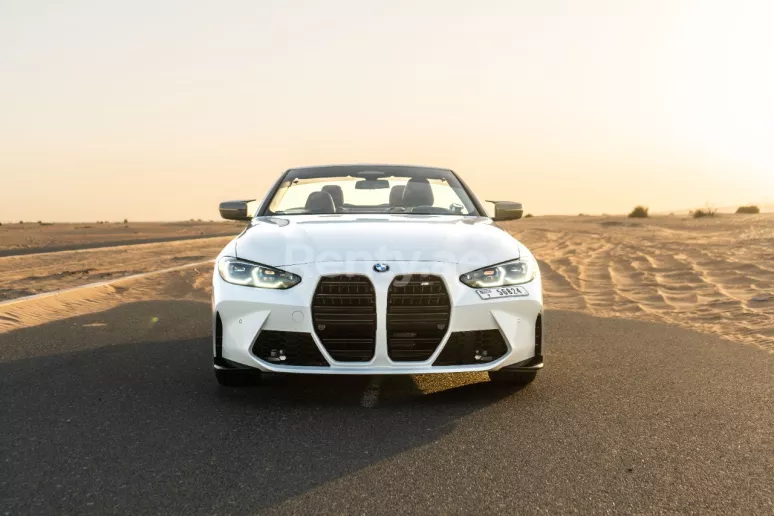 在迪拜 租 2021 宝马 430i M4 bodykit upgraded exhaust system (白色), 2021