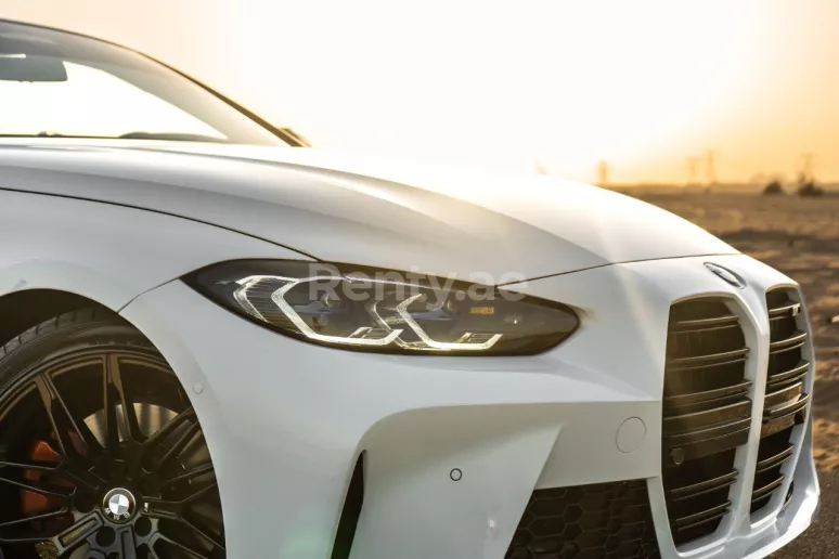 在迪拜 租 2021 宝马 430i M4 bodykit upgraded exhaust system (白色), 2021