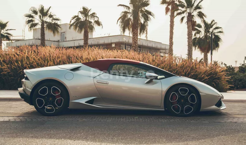 إيجار لامبورغيني هوراكان سبايدر LP-610 (فضة), 2017 في دبي