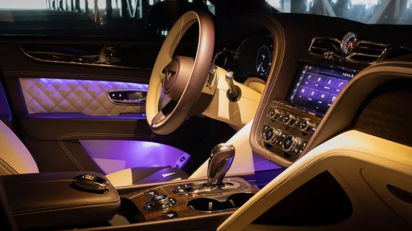 Bentley Bentayga (Beige), 2022  zur Miete in Dubai