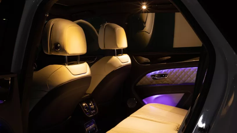 Bentley Bentayga (Beige), 2022  zur Miete in Dubai