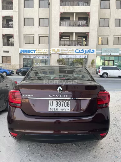 إيجار رينو رمز (بنى), 2017 في دبي