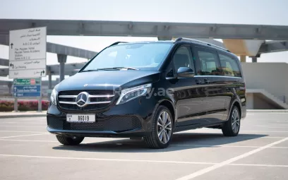 Abu Dabi'de kiralık Mercedes V250 (Siyah), 2023