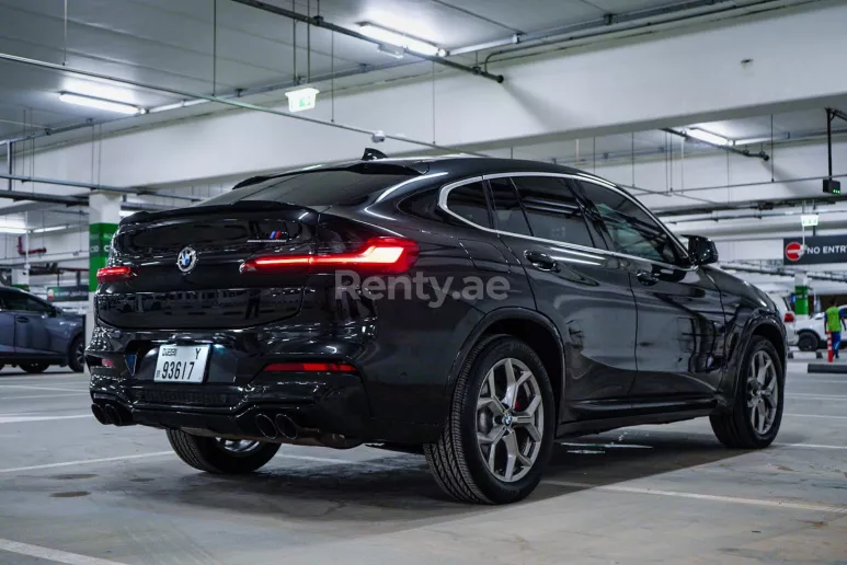 إيجار 2020 بي ام دبليو X4 with X4M Body Kit (أسود), 2020 في دبي