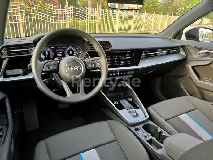 Dubai'de kiralık Audi A3 (Mavi), 2023