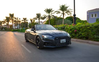 Audi A5 (Gris), 2020 para alquiler en Dub&aacute;i