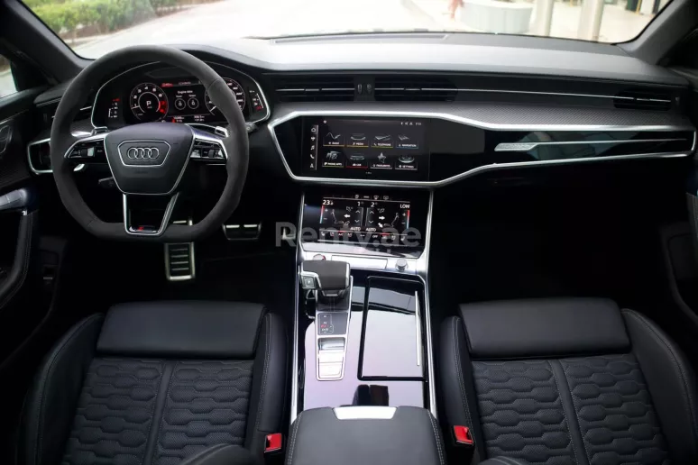 Audi RS6 (Grau), 2021  zur Miete in Dubai