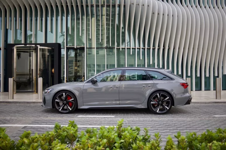 Audi RS6 (Grau), 2021  zur Miete in Dubai