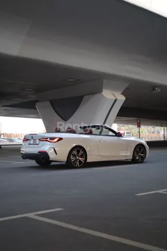 在迪拜 租 宝马 430i 敞篷车 (白色), 2021