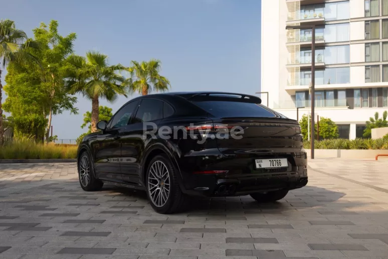 Porsche Cayenne coupe S (Negro), 2022 para alquiler en Dub&aacute;i