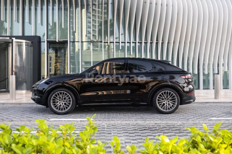 Porsche Cayenne coupe S (Negro), 2022 para alquiler en Dub&aacute;i