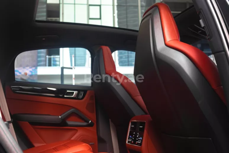 Porsche Cayenne coupe S (Negro), 2022 para alquiler en Dub&aacute;i