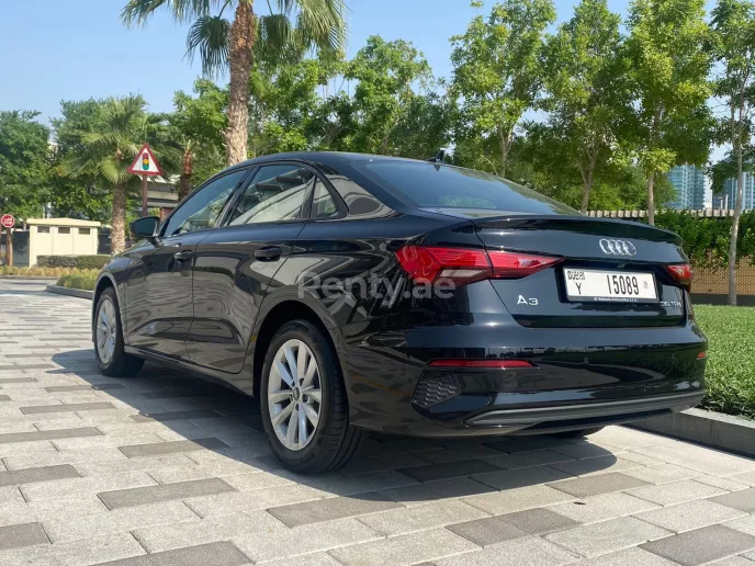 Audi A3 (Noir), 2023 &agrave; louer &agrave; Duba&iuml;