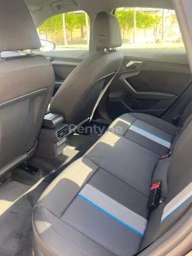 Audi A3 (Noir), 2023 &agrave; louer &agrave; Duba&iuml;