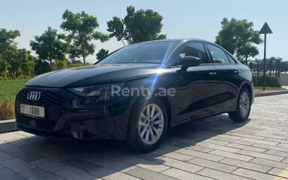 Audi A3 (Negro), 2023 para alquiler en Dub&aacute;i