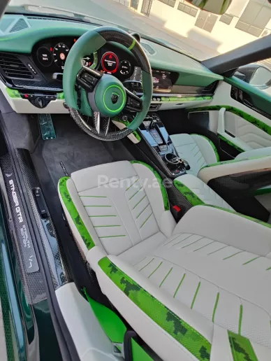 Porsche 911 Carrera Turbo S Top Car (Verde), 2021 para alquiler en Dub&aacute;i