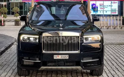 Dubai'de kiralık Rolls Royce Cullinan (Siyah), 2023