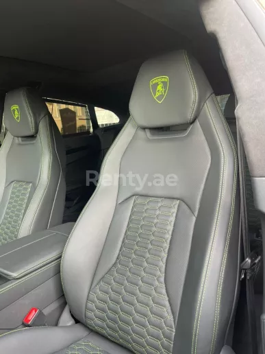 Lamborghini Urus (Schwarz), 2022  zur Miete in Dubai