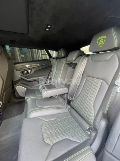 Lamborghini Urus (Schwarz), 2022  zur Miete in Dubai