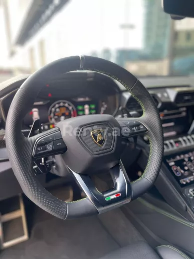Lamborghini Urus (Schwarz), 2022  zur Miete in Dubai