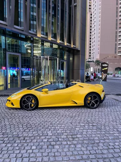 在迪拜 租 兰博基尼 EVO Spyder (黄色), 2022