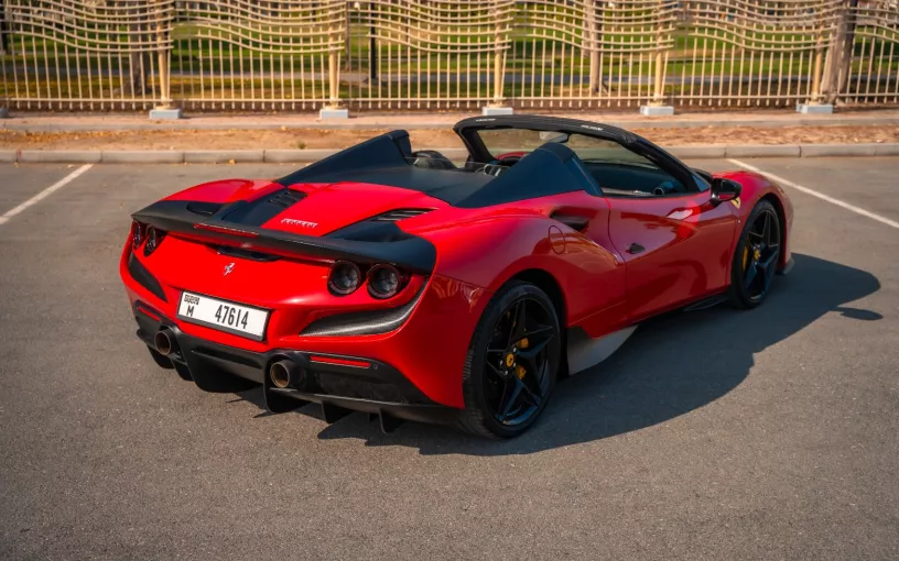 Şarika'de kiralık Ferrari F8 Tributo Spider (Kırmızı), 2022