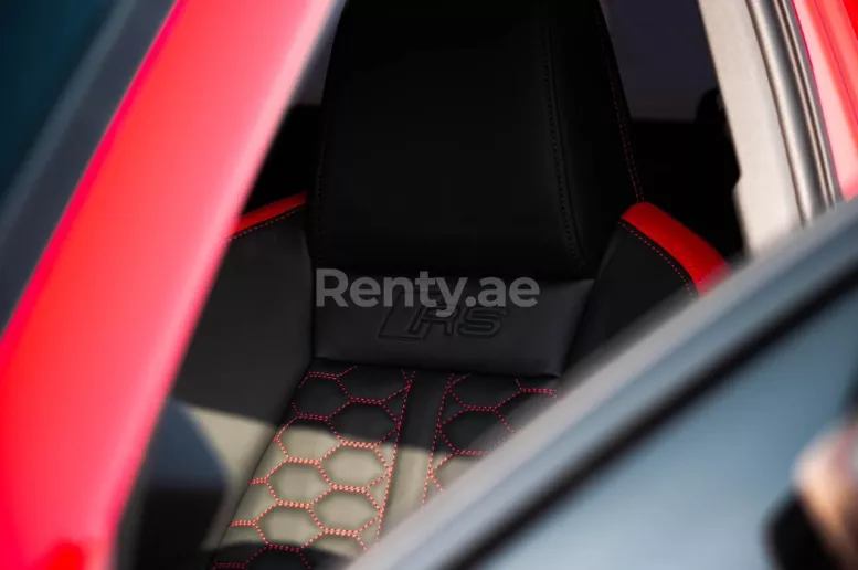 إيجار أودي RS3 Red Pack Carbon (أحمر), 2022 في دبي