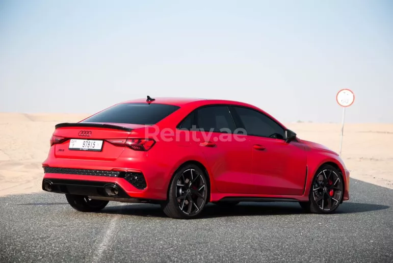 إيجار أودي RS3 Red Pack Carbon (أحمر), 2022 في دبي