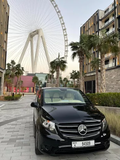 Mercedes Vito VIP (Negro), 2020 para alquiler en Dub&aacute;i