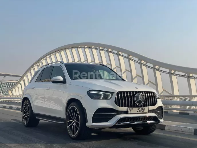 Mercedes GLE (Белый), 2021 для аренды в Дубай