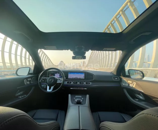 Mercedes GLE (Белый), 2021 для аренды в Дубай