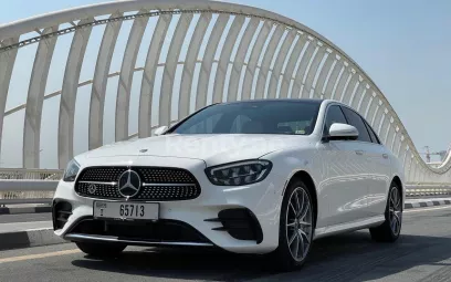 Mercedes E-Klasse (Wei&szlig;), 2021 zur Miete in Dubai