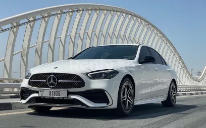 Mercedes C Klasse (Wit), 2023 te huur in Dubai