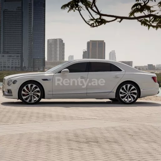 Bentley Flying Spur (Blanc), 2022 &agrave; louer &agrave; Duba&iuml;