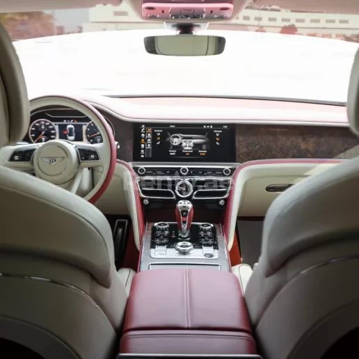 Bentley Flying Spur (Blanc), 2022 &agrave; louer &agrave; Duba&iuml;