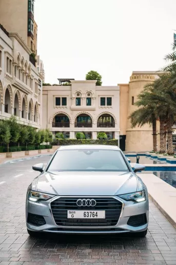 Audi A6 (Grigio), 2022 in affitto a Dubai