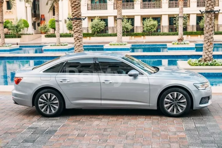 Audi A6 (Grigio), 2022 in affitto a Dubai