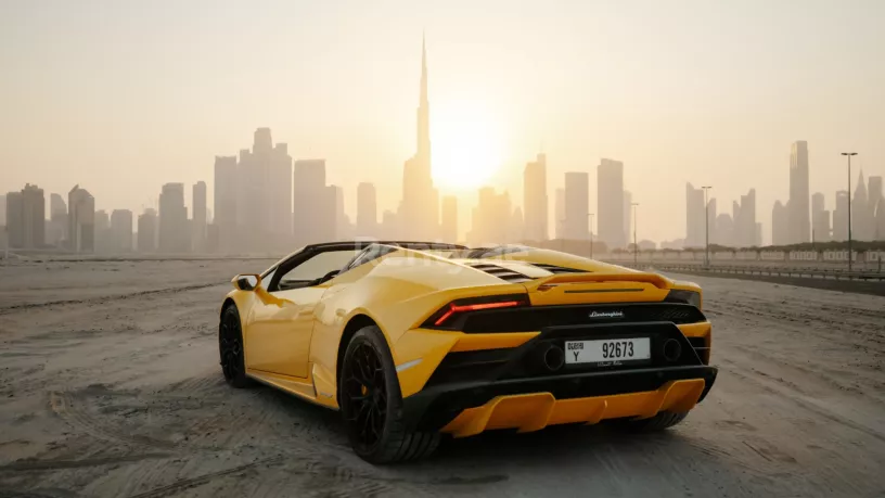 إيجار لامبورغيني إيفو سبايدر (الأصفر), 2022 في دبي