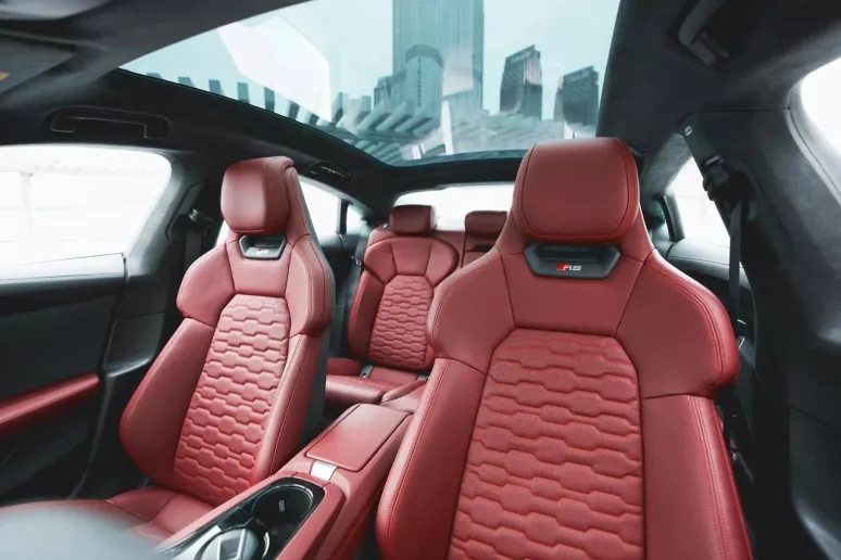RS E-tron GT (Wei&szlig;), 2022  zur Miete in Dubai