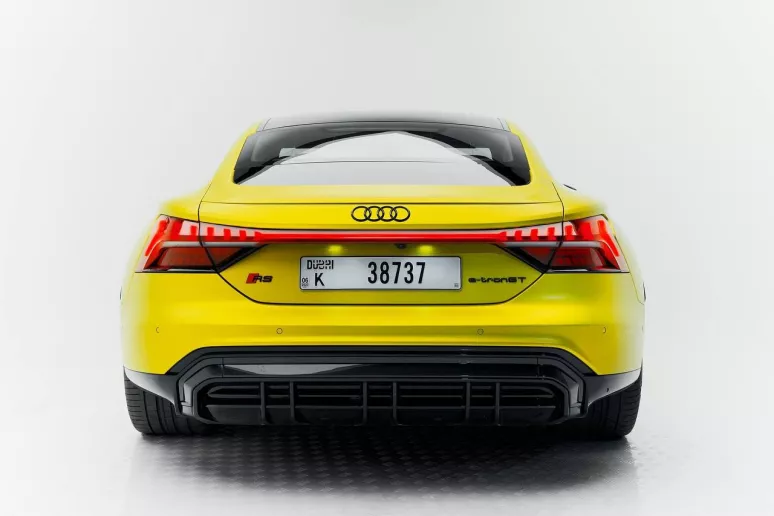 RS E-tron GT (Wei&szlig;), 2022  zur Miete in Dubai