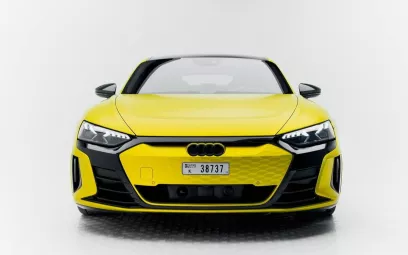 RS E-tron GT (Wei&szlig;), 2022 zur Miete in Dubai